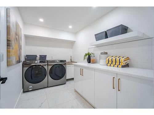 4228 Vauxhall Crescent Nw, Calgary, AB - Indoor Photo Showing Laundry Room