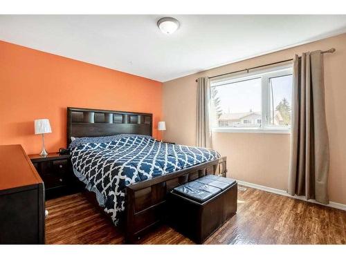 12 Penswood Place Se, Calgary, AB - Indoor Photo Showing Bedroom