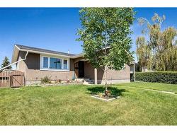 12 Penswood Place SE Calgary, AB T2A 4T5