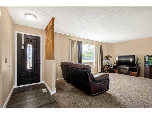 12 Penswood Place Se, Calgary, AB - Indoor