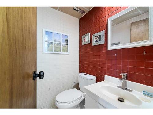 243003 Range Road 270, Rural Rocky View County, AB - Indoor Photo Showing Bathroom