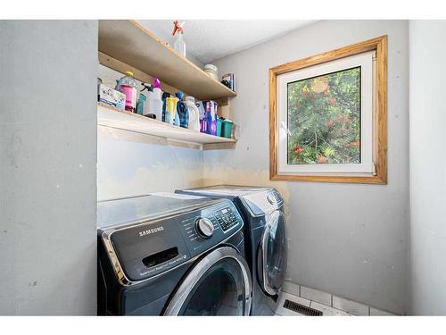 243003 Range Road 270, Rural Rocky View County, AB - Indoor Photo Showing Laundry Room