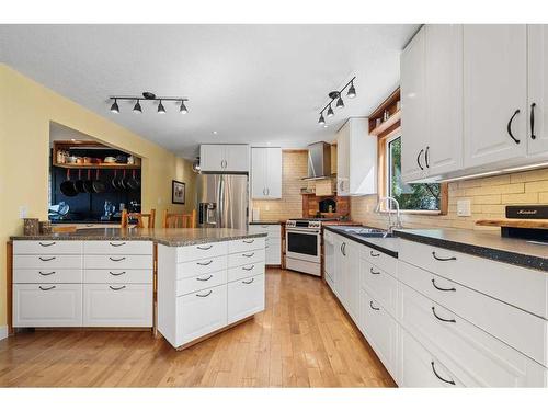 243003 Range Road 270, Rural Rocky View County, AB - Indoor Photo Showing Kitchen