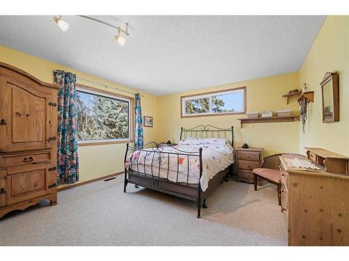 243003 Range Road 270, Rural Rocky View County, AB - Indoor Photo Showing Bedroom