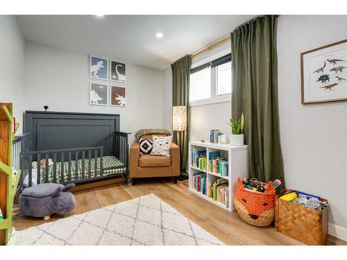 6959 Silver Springs Road Nw, Calgary, AB - Indoor Photo Showing Bedroom