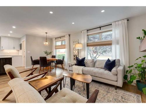 6959 Silver Springs Road Nw, Calgary, AB - Indoor Photo Showing Living Room