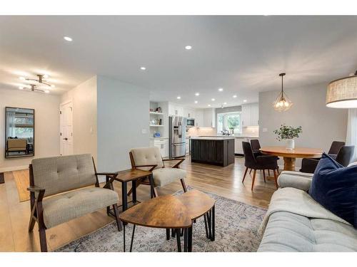 6959 Silver Springs Road Nw, Calgary, AB - Indoor Photo Showing Living Room