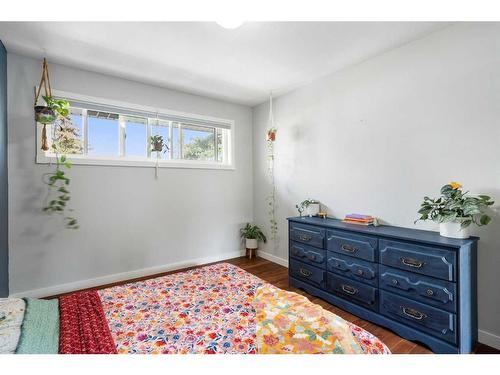 663 Merrill Drive Ne, Calgary, AB - Indoor Photo Showing Bedroom