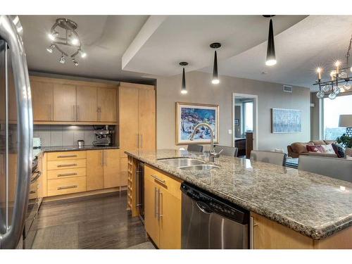 1603-817 15 Avenue Sw, Calgary, AB - Indoor Photo Showing Kitchen With Stainless Steel Kitchen With Double Sink