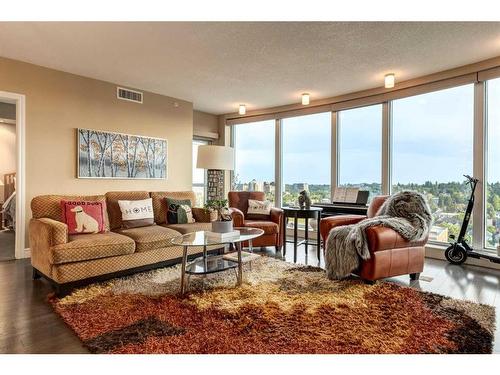 1603-817 15 Avenue Sw, Calgary, AB - Indoor Photo Showing Living Room