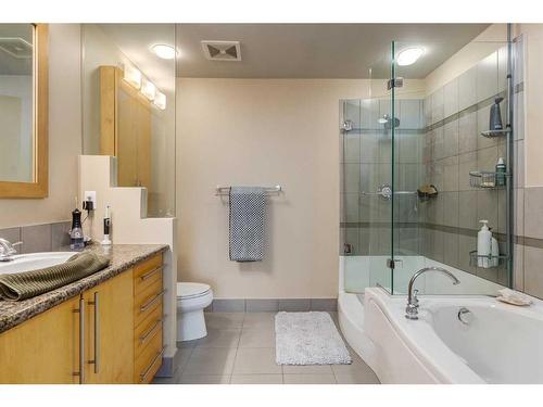 1603-817 15 Avenue Sw, Calgary, AB - Indoor Photo Showing Bathroom