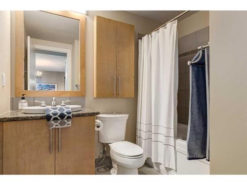 1603-817 15 Avenue Sw, Calgary, AB - Indoor Photo Showing Bathroom