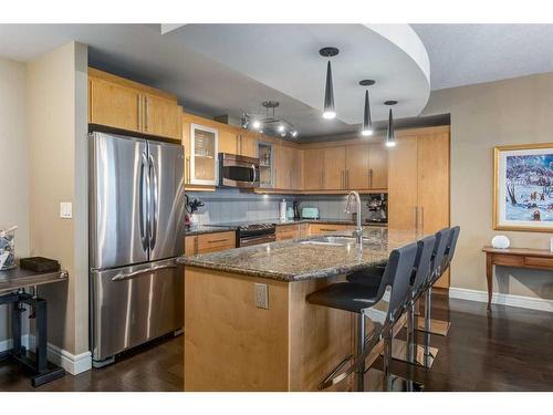 1603-817 15 Avenue Sw, Calgary, AB - Indoor Photo Showing Kitchen With Stainless Steel Kitchen