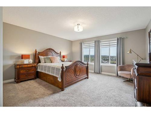 26 Evansborough View Nw, Calgary, AB - Indoor Photo Showing Bedroom