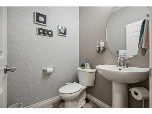 26 Evansborough View Nw, Calgary, AB - Indoor Photo Showing Bathroom