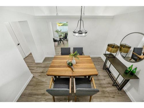 7 Brae Glen Court Sw, Calgary, AB - Indoor Photo Showing Dining Room