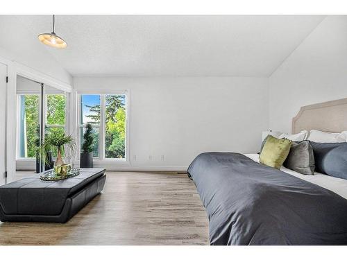 7 Brae Glen Court Sw, Calgary, AB - Indoor Photo Showing Bedroom