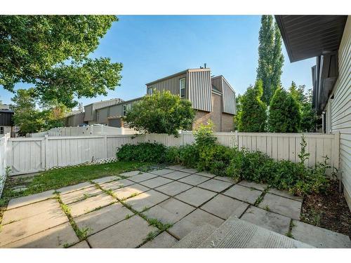 7 Brae Glen Court Sw, Calgary, AB - Outdoor With Backyard