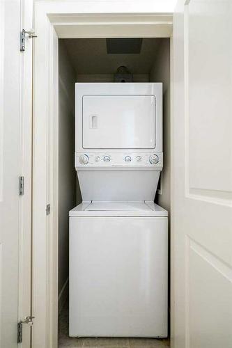 1804-77 Spruce Place Sw, Calgary, AB - Indoor Photo Showing Laundry Room