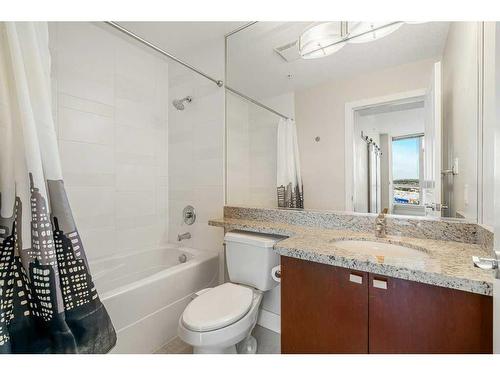 1804-77 Spruce Place Sw, Calgary, AB - Indoor Photo Showing Bathroom