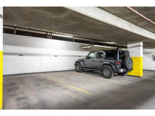 1804-77 Spruce Place Sw, Calgary, AB - Indoor Photo Showing Garage