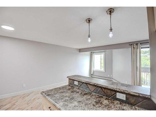 4-712 4 Street Ne, Calgary, AB - Indoor Photo Showing Other Room