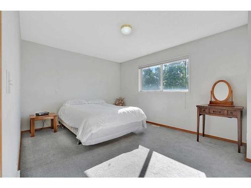 16 Erin Circle Se, Calgary, AB - Indoor Photo Showing Bedroom