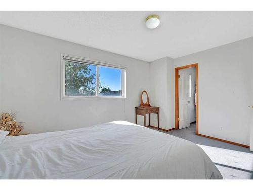 16 Erin Circle Se, Calgary, AB - Indoor Photo Showing Bedroom