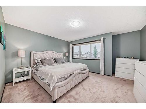 59 Elgin Terrace Se, Calgary, AB - Indoor Photo Showing Bedroom