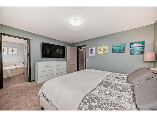 59 Elgin Terrace Se, Calgary, AB - Indoor Photo Showing Bedroom