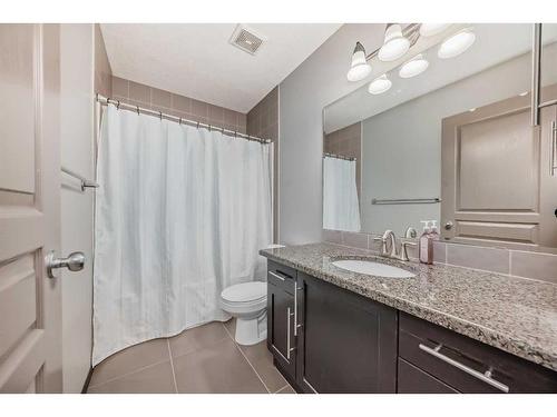 59 Elgin Terrace Se, Calgary, AB - Indoor Photo Showing Bathroom