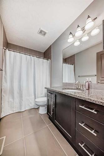 59 Elgin Terrace Se, Calgary, AB - Indoor Photo Showing Bathroom