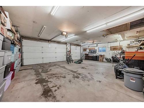 59 Elgin Terrace Se, Calgary, AB - Indoor Photo Showing Garage