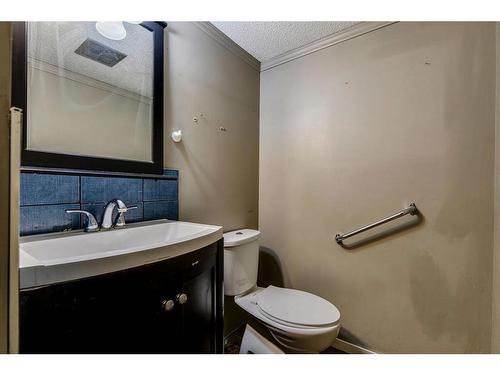 885 Queensland Drive Se, Calgary, AB - Indoor Photo Showing Bathroom