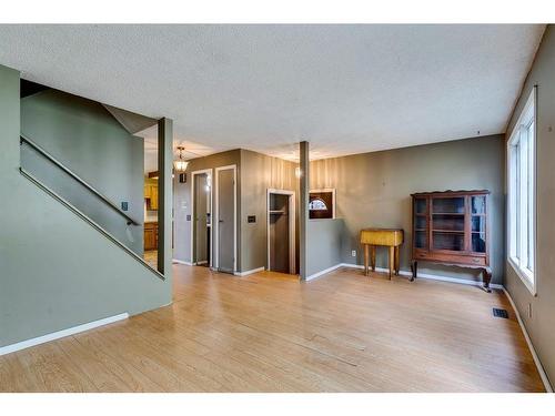 885 Queensland Drive Se, Calgary, AB - Indoor Photo Showing Other Room