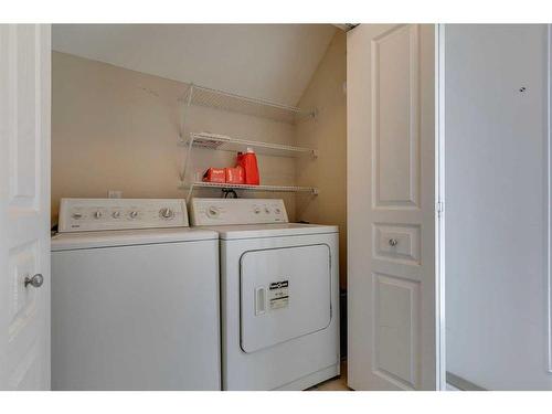 216-34 Glamis Green Sw, Calgary, AB - Indoor Photo Showing Laundry Room