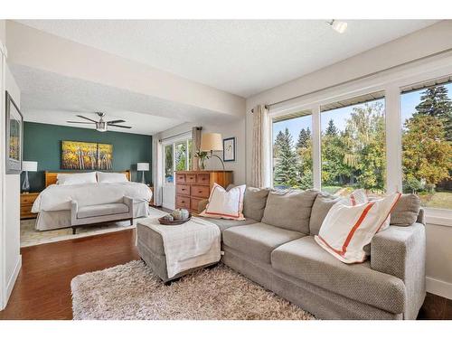 1264 Lake Sundance Crescent Se, Calgary, AB - Indoor Photo Showing Living Room