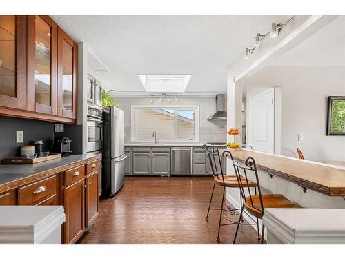 1264 Lake Sundance Crescent Se, Calgary, AB - Indoor Photo Showing Kitchen