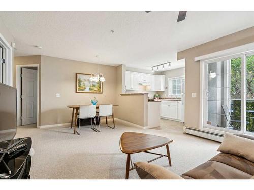 216-630 8 Avenue Se, Calgary, AB - Indoor Photo Showing Living Room