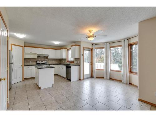 78 Hampstead Circle Nw, Calgary, AB - Indoor Photo Showing Kitchen