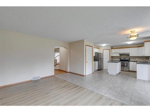 78 Hampstead Circle Nw, Calgary, AB - Indoor Photo Showing Kitchen