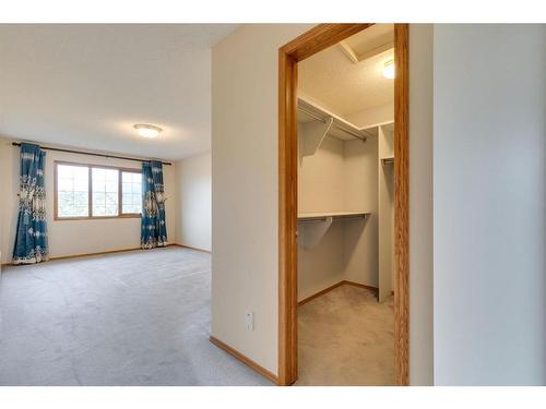 78 Hampstead Circle Nw, Calgary, AB - Indoor Photo Showing Other Room