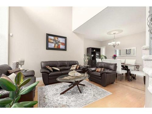 75 West Cedar Rise Sw, Calgary, AB - Indoor Photo Showing Living Room