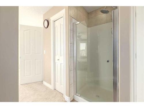 75 West Cedar Rise Sw, Calgary, AB - Indoor Photo Showing Bathroom