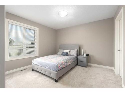 75 West Cedar Rise Sw, Calgary, AB - Indoor Photo Showing Bedroom