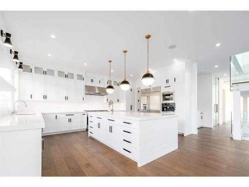 40 Aspen Ridge Terrace Sw, Calgary, AB - Indoor Photo Showing Kitchen With Upgraded Kitchen