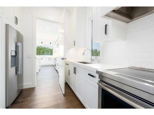 40 Aspen Ridge Terrace Sw, Calgary, AB - Indoor Photo Showing Kitchen With Upgraded Kitchen