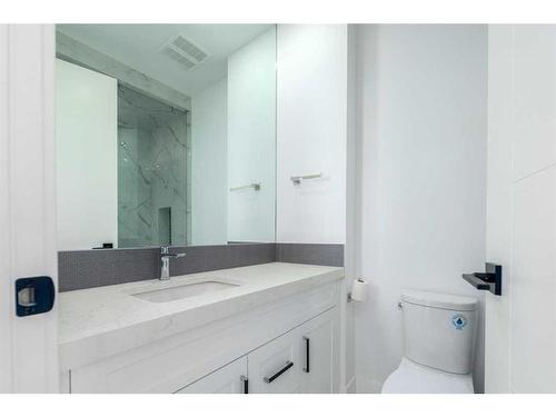 40 Aspen Ridge Terrace Sw, Calgary, AB - Indoor Photo Showing Bathroom