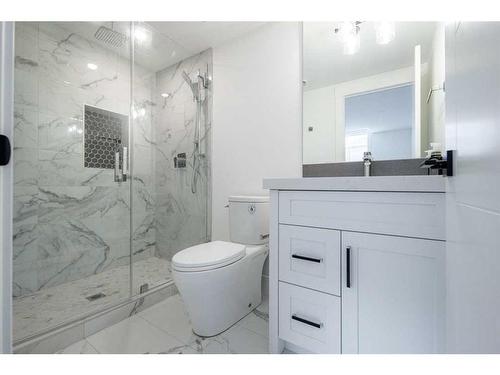 40 Aspen Ridge Terrace Sw, Calgary, AB - Indoor Photo Showing Bathroom