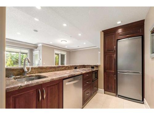 227 Aspen Ridge Place Sw, Calgary, AB - Indoor Photo Showing Kitchen